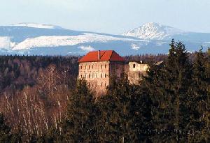 prednaska - HRADY, TVRZE A S�DLA NA NOVOPACKU