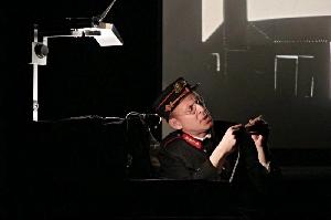 divadlo - BĚHEM JEDNOHO VEČERA: LOUTKY, POŽÁR, OPERA!