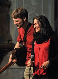 koncert - PÍSNĚ ZUZANY NAVAROVÉ - Martina Trchová a Adam Kubát